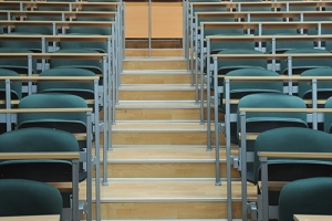 自学考试完全靠自学吗？