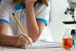 自考本科学位申请需要哪些条件和步骤？