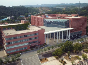 湖南汽车工业学院(图1)